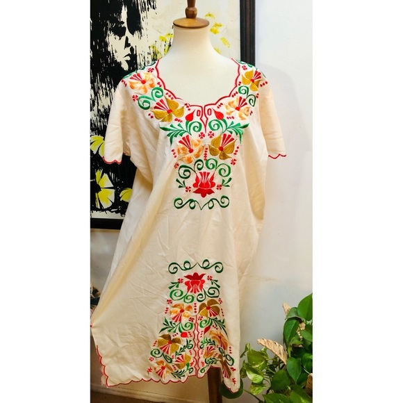 I'll wear it, if you don't 😆 Stunning Vintage Embroidered Caftan - Picture 2 of 7